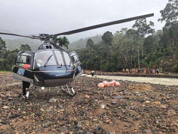 Kisah Pilot Helikopter Tembus Desa Terisolasi di Sumut demi Kirim Bantuan Kisah Pilot Helikopter Tembus Desa Terisolasi di Sumut demi Kirim Bantuan