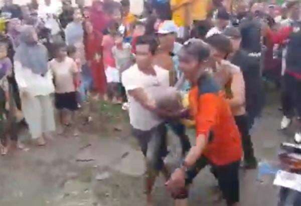 Banjir Rengasdengklok Karawang Telan Korban Jiwa, Kakek 72 Tahun Tewas Tenggelam Banjir Rengasdengklok Karawang Telan Korban Jiwa, Kakek 72 Tahun Tewas Tenggelam