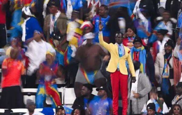 Piala Afrika 2025 Heboh! Seorang Fans Kongo Berdiri 115 Menit untuk Hormati Pahlawan Piala Afrika 2025 Heboh! Seorang Fans Kongo Berdiri 115 Menit untuk Hormati Pahlawan