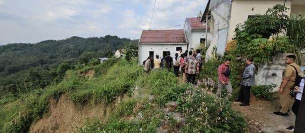 Menteri Perumahan Temukan Rumah Subsidi Tak Layak Huni, Dibangun di Pinggir Jurang Menteri Perumahan Temukan Rumah Subsidi Tak Layak Huni, Dibangun di Pinggir Jurang