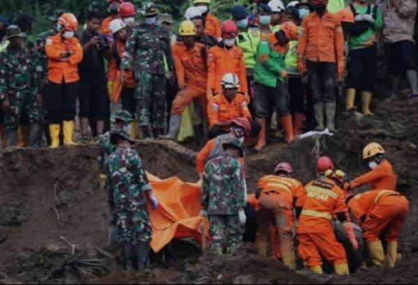 16 Korban Longsor Banjarnegara Masih Hilang, Operasi SAR Diperpanjang 3 Hari 16 Korban Longsor Banjarnegara Masih Hilang, Operasi SAR Diperpanjang 3 Hari