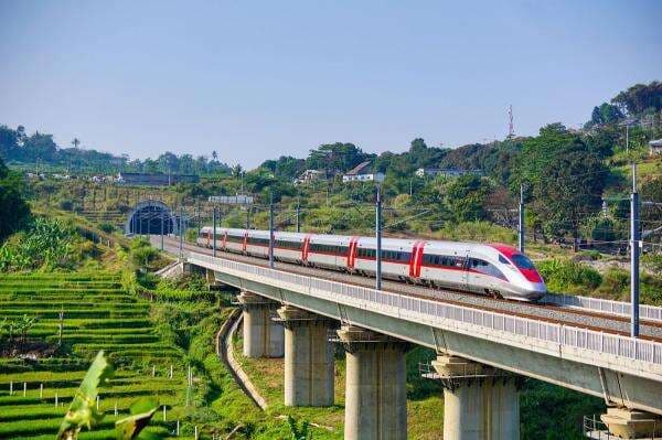 Diskon Whoosh 20, Rombongan Naik Kereta Cepat Melonjak di November Diskon Whoosh 20, Rombongan Naik Kereta Cepat Melonjak di November