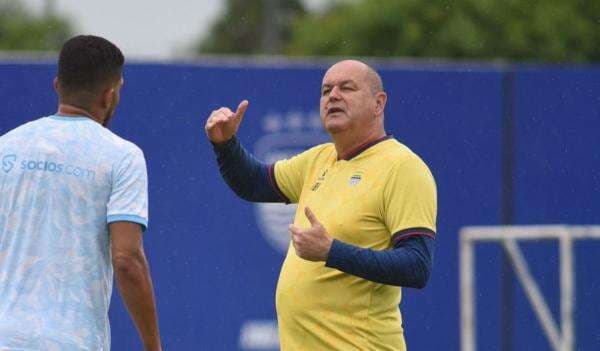 Bojan Hodak Pastikan Persib Bandung Siap Tempur Lawan PSBS Biak Pekan Ini Bojan Hodak Pastikan Persib Bandung Siap Tempur Lawan PSBS Biak Pekan Ini