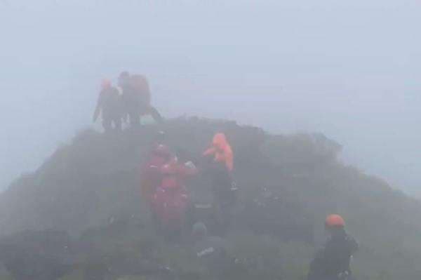 Update Pesawat ATR Jatuh di Pangkep, SAR Kepung Bulusaraung Cari 8 Korban Update Pesawat ATR Jatuh di Pangkep, SAR Kepung Bulusaraung Cari 8 Korban