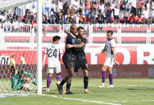 Malut United Jaga Peluang Juara Super League 2025-2026 Usai Bantai Persik Kediri 4-0, Tyronne del Pino: Musim Masih Panjang Malut United Jaga Peluang Juara Super League 2025-2026 Usai Bantai Persik Kediri 4-0, Tyronne del Pino: Musim Masih Panjang