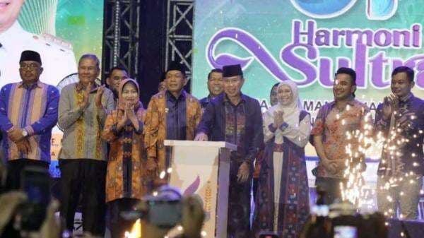 Gubernur ASR Buka HUT ke-61 Sultra di Kolaka: Harmoni Sultra adalah Doa dan Harapan Gubernur ASR Buka HUT ke-61 Sultra di Kolaka: Harmoni Sultra adalah Doa dan Harapan
