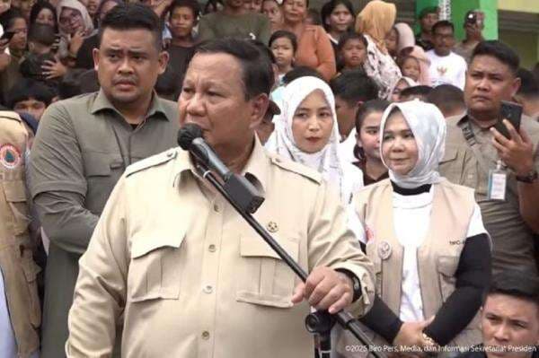Prabowo Temui Pengungsi di Langkat, Pastikan Air Bersih dan Perbaikan Tanggul Prabowo Temui Pengungsi di Langkat, Pastikan Air Bersih dan Perbaikan Tanggul
