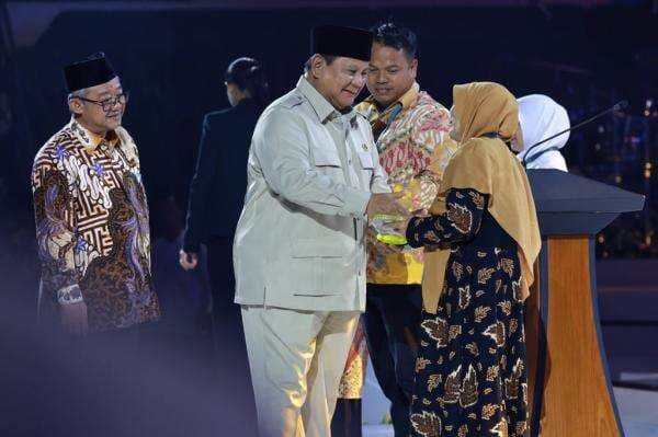 Sosok Umi Salamah, Dapat Penghargaan dari Prabowo usai Dedikasikan Rumah untuk Pendidikan Sosok Umi Salamah, Dapat Penghargaan dari Prabowo usai Dedikasikan Rumah untuk Pendidikan