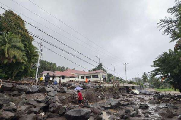 Pemkab Sitaro Tetapkan Tanggap Darurat 14 Hari usai Diterjang Banjir Bandang Pemkab Sitaro Tetapkan Tanggap Darurat 14 Hari usai Diterjang Banjir Bandang