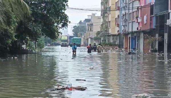 Dikepung Banjir, Pertokoan dan Gudang di Cengkareng Jakbar Tutup Dikepung Banjir, Pertokoan dan Gudang di Cengkareng Jakbar Tutup