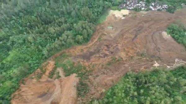 Longsor Susulan Intai Warga Banjarnegara, Ditemukan Rekahan Membentuk Pola Tapal Kuda Longsor Susulan Intai Warga Banjarnegara, Ditemukan Rekahan Membentuk Pola Tapal Kuda