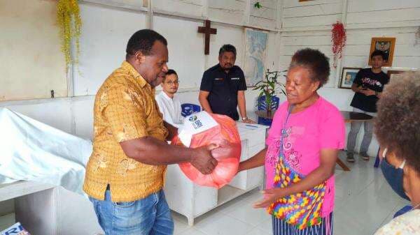 Maknai Natal 2025, BRI Peduli Salurkan Puluhan Ribu Paket Sembako bagi Masyarakat Maknai Natal 2025, BRI Peduli Salurkan Puluhan Ribu Paket Sembako bagi Masyarakat