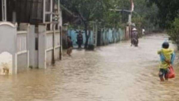 Luapan Sungai Cipedang Rendam Permukiman Warga Wanasalam Lebak, Pemerintah Desa Siaga Luapan Sungai Cipedang Rendam Permukiman Warga Wanasalam Lebak, Pemerintah Desa Siaga