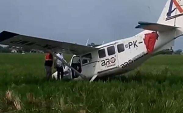 Pesawat Jatuh di Area Persawahan Karawang Pesawat Jatuh di Area Persawahan Karawang
