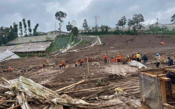 Kondisi Tanah di Lokasi Longsor Cisarua Belum Stabil, Alat Berat Belum Beroperasi Penuh Kondisi Tanah di Lokasi Longsor Cisarua Belum Stabil, Alat Berat Belum Beroperasi Penuh