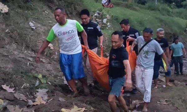 Seorang Pencari Ikan di Ponorogo Ditemukan Tewas di Sungai, Dugaan Tersengat Listrik Seorang Pencari Ikan di Ponorogo Ditemukan Tewas di Sungai, Dugaan Tersengat Listrik