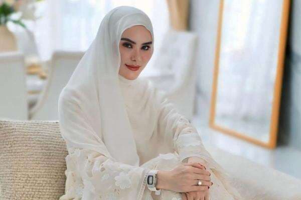 3 Artis Mualaf yang Tumbuh di Keluarga Pendeta, Penuh Toleransi 3 Artis Mualaf yang Tumbuh di Keluarga Pendeta, Penuh Toleransi