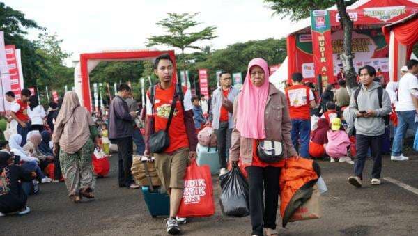 Alfamart Berangkatkan 3.000 Peserta Mudik Gratis ke 8 Kota Tujuan Alfamart Berangkatkan 3.000 Peserta Mudik Gratis ke 8 Kota Tujuan