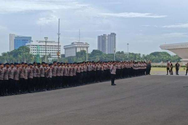 2.100 Personel Disiagakan Kawal Demo Buruh soal UMP di Monas Hari Ini 2.100 Personel Disiagakan Kawal Demo Buruh soal UMP di Monas Hari Ini