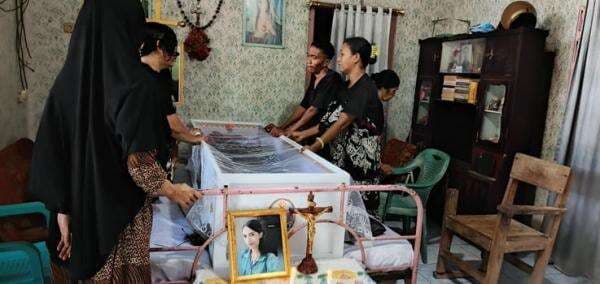 Miris! Ibu Hamil dan Bayinya Meninggal di IGD RSUD TC Hillers, Diduga karena Dokter Anestesi Absen Miris! Ibu Hamil dan Bayinya Meninggal di IGD RSUD TC Hillers, Diduga karena Dokter Anestesi Absen