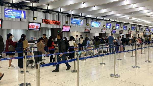 Puncak Mudik Nataru Terjadi Hari Ini, Bandara Soetta Dipadati Penumpang Puncak Mudik Nataru Terjadi Hari Ini, Bandara Soetta Dipadati Penumpang