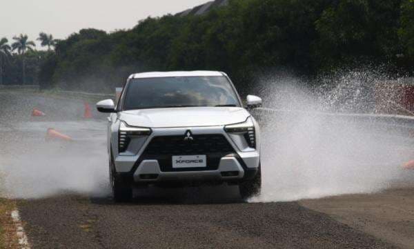 Musim Hujan, Ini Mode Berkendara yang Aman saat Jalan Licin Musim Hujan, Ini Mode Berkendara yang Aman saat Jalan Licin