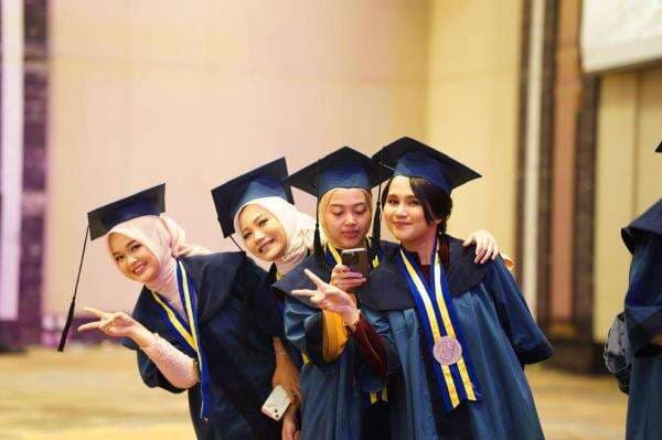 SBM ITB Luluskan 530 Wisudawan, 218 di Antaranya Cum Laude SBM ITB Luluskan 530 Wisudawan, 218 di Antaranya Cum Laude