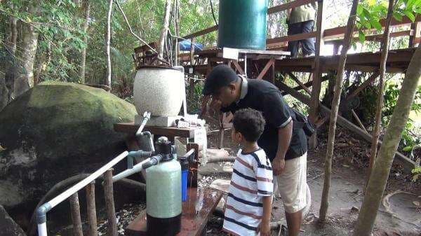Air Batuah Berkah diyakini dapat membuat Awet Muda dan Mengobati Penyakit Air Batuah Berkah diyakini dapat membuat Awet Muda dan Mengobati Penyakit