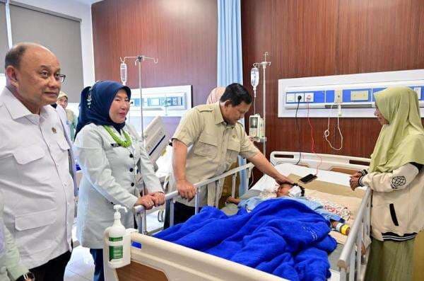 Ke RSUD Koja, Prabowo Janji Traktir Siswa Korban Ditabrak Mobil MBG Makan Bubur Ayam Ke RSUD Koja, Prabowo Janji Traktir Siswa Korban Ditabrak Mobil MBG Makan Bubur Ayam