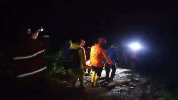 3 Pendaki Gunung Gamalama Dievakuasi Tim SAR gegara Hipotermia dan Cedera 3 Pendaki Gunung Gamalama Dievakuasi Tim SAR gegara Hipotermia dan Cedera