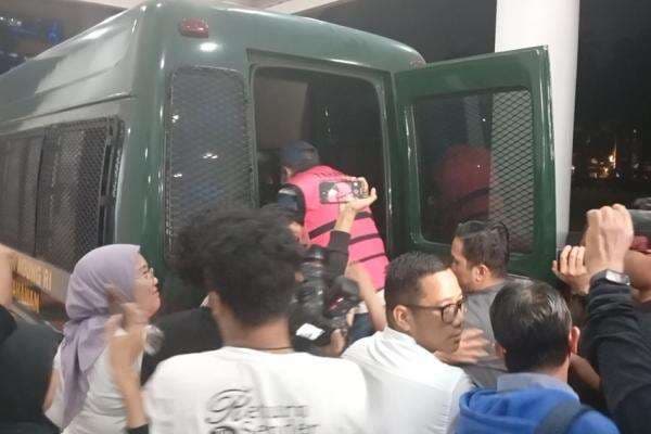 4 Hakim Jadi Tersangka Suap Vonis Korupsi Minyak Goreng, DPR: Gaji Tinggi Tak Jamin Terima Suap 4 Hakim Jadi Tersangka Suap Vonis Korupsi Minyak Goreng, DPR: Gaji Tinggi Tak Jamin Terima Suap