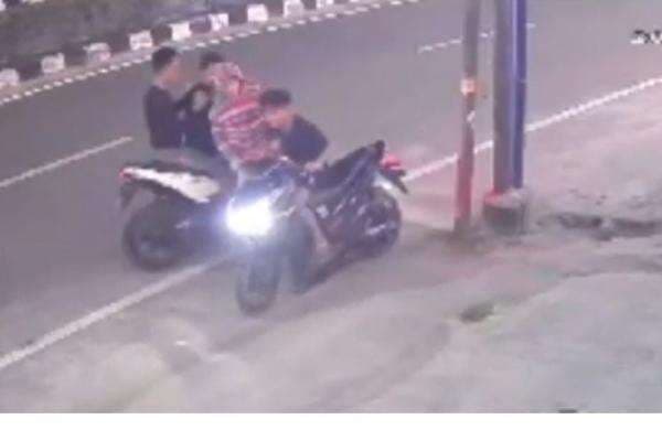 3 Remaja Begal Motor hingga Korban Terseret Aspal di Asahan, 1 Ditangkap 2 Buron 3 Remaja Begal Motor hingga Korban Terseret Aspal di Asahan, 1 Ditangkap 2 Buron