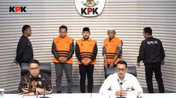 Peran Ayah Bupati Bekasi Ade Kuswara, Perantara Suap hingga Palak SKPD Peran Ayah Bupati Bekasi Ade Kuswara, Perantara Suap hingga Palak SKPD