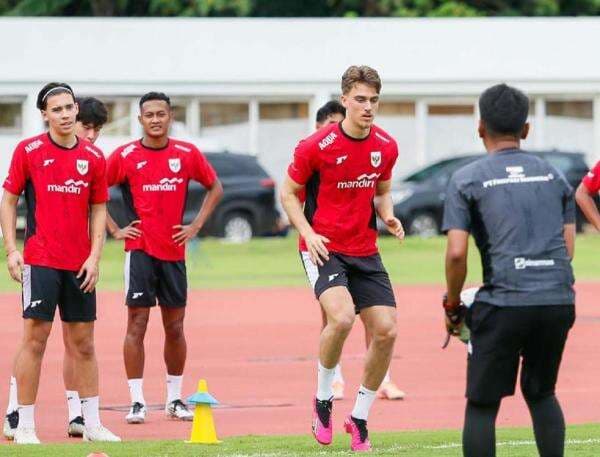 Timnas Indonesia U-22 vs Mali: Mauro Zijlstra Soroti Komunikasi Skuad Garuda Muda Timnas Indonesia U-22 vs Mali: Mauro Zijlstra Soroti Komunikasi Skuad Garuda Muda