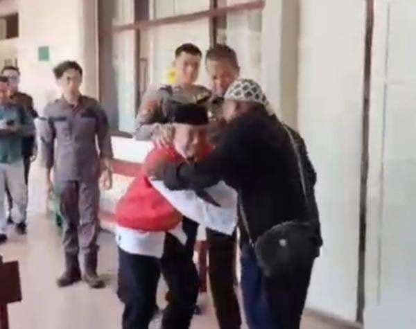 Kakek di Situbondo Dituntut 2 Tahun Bui gegara Curi Burung Cendet di Hutan Baluran Kakek di Situbondo Dituntut 2 Tahun Bui gegara Curi Burung Cendet di Hutan Baluran