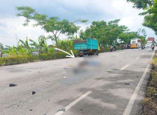 Kecelakaan Maut di Jalan Bojonegoro-Babat, Pemotor Tewas Ditabrak Minibus Kecelakaan Maut di Jalan Bojonegoro-Babat, Pemotor Tewas Ditabrak Minibus