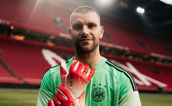 Resmi Gabung Ajax Amsterdam, Maarten Paes Ternyata Rutin Hapus Aplikasi Media Sosial Tiap Ingin Bertanding Resmi Gabung Ajax Amsterdam, Maarten Paes Ternyata Rutin Hapus Aplikasi Media Sosial Tiap Ingin Bertanding