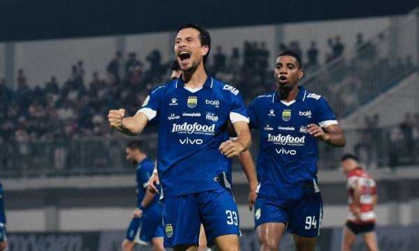 Thom Haye Persembahkan Gol Perdananya di Persib Bandung untuk Keluarga Tercinta Thom Haye Persembahkan Gol Perdananya di Persib Bandung untuk Keluarga Tercinta
