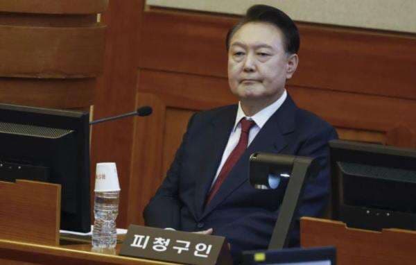 Mantan Presiden Korsel Yoon Suk Yeol Dituntut 10 Tahun Penjara terkait Darurat Militer Mantan Presiden Korsel Yoon Suk Yeol Dituntut 10 Tahun Penjara terkait Darurat Militer
