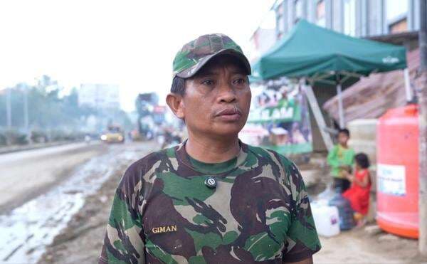 Aksi Heroik Sertu Giman Selamatkan 20 Warga saat Banjir Bandang di Aceh Tamiang Aksi Heroik Sertu Giman Selamatkan 20 Warga saat Banjir Bandang di Aceh Tamiang