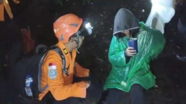 Hipotermia, Remaja Putri Pendaki Gunung Agung asal Tabanan Dievakuasi Tim SAR Hipotermia, Remaja Putri Pendaki Gunung Agung asal Tabanan Dievakuasi Tim SAR