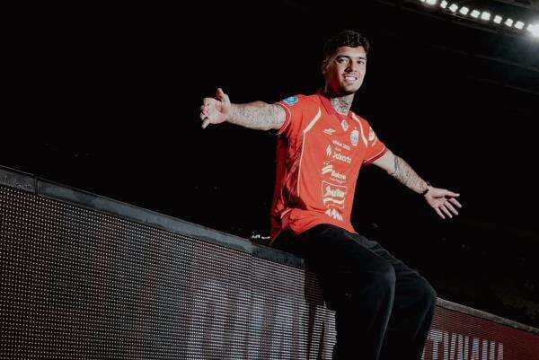 Marc Klok Doakan Shayne Pattynama Sukses di Persija Jakarta: Tapi Jangan Juara! Marc Klok Doakan Shayne Pattynama Sukses di Persija Jakarta: Tapi Jangan Juara!