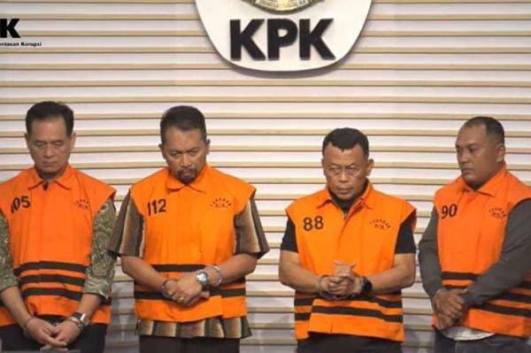 Terungkap! Bupati Ponorogo Utus Ipar Ambil Uang ke Dirut RSUD, Sempat Tertunda OTT Riau Terungkap! Bupati Ponorogo Utus Ipar Ambil Uang ke Dirut RSUD, Sempat Tertunda OTT Riau