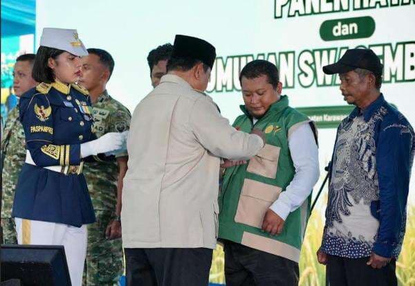 Prabowo Anugerahkan Satyalancana Wira Karya untuk 102 Tokoh, Ada Petani hingga Polisi Prabowo Anugerahkan Satyalancana Wira Karya untuk 102 Tokoh, Ada Petani hingga Polisi