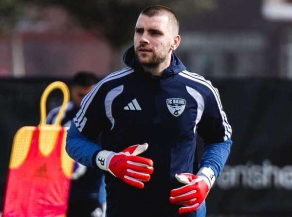 Kisah Penuh Kejutan Maartan Paes: Sempat Dikaitkan ke Persib Bandung, Kini Selangkah Lagi Gabung Ajax Amsterdam Kisah Penuh Kejutan Maartan Paes: Sempat Dikaitkan ke Persib Bandung, Kini Selangkah Lagi Gabung Ajax Amsterdam