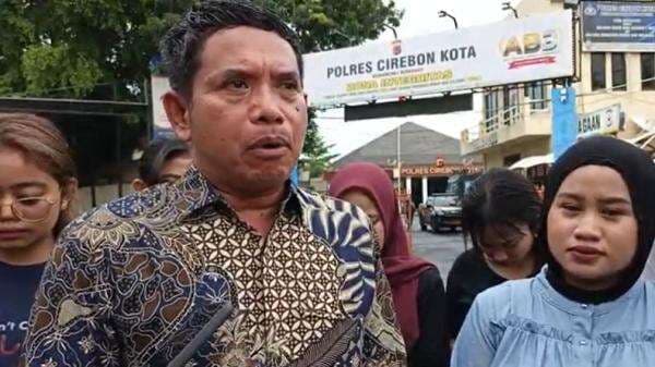 Puluhan Wanita di Cirebon Diduga Terjebak Investasi Bodong, Uang Ratusan Juta Raib Puluhan Wanita di Cirebon Diduga Terjebak Investasi Bodong, Uang Ratusan Juta Raib