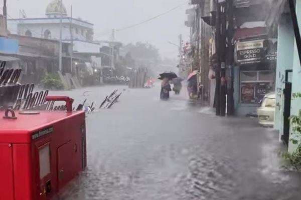 Jakarta Diguyur Hujan Deras, Pegangsaan Dua Kelapa Gading Banjir! Jakarta Diguyur Hujan Deras, Pegangsaan Dua Kelapa Gading Banjir!