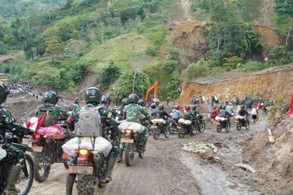 Pakai Motor Trail, Petugas Terus Suplai Logistik ke Aceh Tengah dan Bener Meriah Pakai Motor Trail, Petugas Terus Suplai Logistik ke Aceh Tengah dan Bener Meriah
