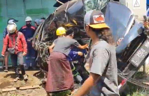 Kronologi Kecelakaan Beruntun di Pasuruan Tewaskan 1 Orang, Dump Truk Rem Blong Kronologi Kecelakaan Beruntun di Pasuruan Tewaskan 1 Orang, Dump Truk Rem Blong