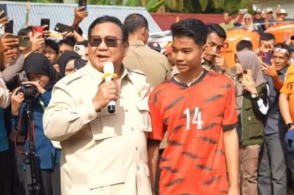 Prabowo Takjub Anak Pengungsi Agam Hafal Nama Menteri: Pintar Juga Kau Prabowo Takjub Anak Pengungsi Agam Hafal Nama Menteri: Pintar Juga Kau